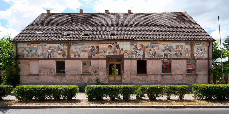 Illustration for article titled The Melancholy, Crumbling Remains Of Great Socialist Murals